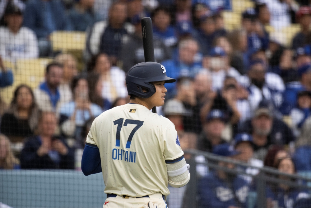 LA 다저스 오타니 쇼헤이가 27일 미국 캘리포니아주 로스앤젤레스의 다저스타디움에서 열린 2025 미국프로야구 메이저리그(MLB) 피츠버그 파이리츠와의 홈경기에 1번 지명타자로 선발 출전해 5타수 3안타 1타점 2득점을 기록했다. AP 연합뉴스