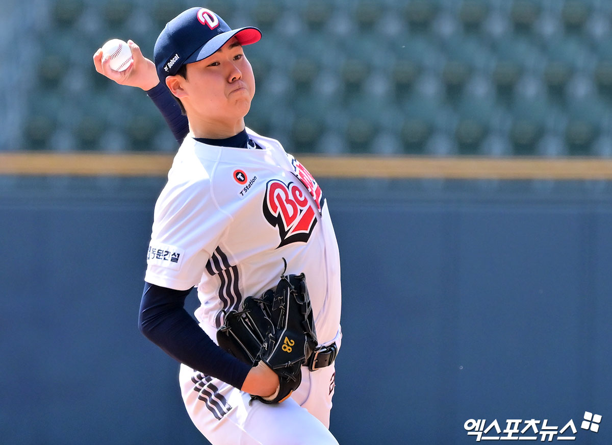 두산 투수 최승용은 27일 잠실구장에서 열린 '2025 신한 SOL Bank KBO 리그' 롯데와 주말 3연전 마지막 경기에서 선발 등판했다. 이날 5이닝 3실점으로 시즌 2승(1패)을 챙겼다. 두산은 올해 최승용이 선발 등판한 6경기에서 5승을 거뒀다. 엑스포츠뉴스 DB