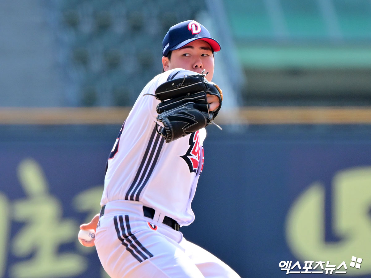 두산 투수 최승용은 27일 잠실구장에서 열린 '2025 신한 SOL Bank KBO 리그' 롯데와 주말 3연전 마지막 경기에서 선발 등판했다. 이날 5이닝 3실점으로 시즌 2승(1패)을 챙겼다. 두산은 올해 최승용이 선발 등판한 6경기에서 5승을 거뒀다. 엑스포츠뉴스 DB