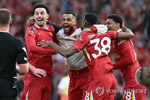 아르네 슬롯 감독이 이끄는 리버풀이 28일(한국시간) 영국 리버풀에 있는 안필드에서 열린 토트넘 홋스퍼와의 2024-2025시즌 프리미어리그 34라운드 홈 경기에서 5-1로 대승을 거뒀다. 연합뉴스