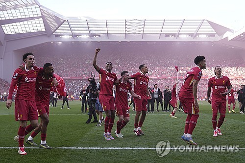 아르네 슬롯 감독이 이끄는 리버풀이 28일(한국시간) 영국 리버풀에 있는 안필드에서 열린 토트넘 홋스퍼와의 2024-2025시즌 프리미어리그 34라운드 홈 경기에서 5-1로 대승을 거뒀다. 연합뉴스