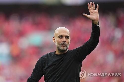 펩 과르디올라 감독이 이끄는 맨체스터 시티가 28일(한국시각) 영국 런던에 있는 웸블리 스타디움에서 열린 노팅엄 포레스트와의 FA컵 준결승전에서 2-0으로 승리했다. 프리미어리그에서 돌풍을 일으키는 노팅엄을 컵대회에서 만난 맨시티는 돌풍을 잠재우며 결승 진출에 성공했다. 맨시티는 지난 세 시즌 연속 결승전에 진출하면서 두 시즌 만에 우승 도전에 나선다. 연합뉴스