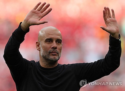 펩 과르디올라 감독이 이끄는 맨체스터 시티가 28일(한국시각) 영국 런던에 있는 웸블리 스타디움에서 열린 노팅엄 포레스트와의 FA컵 준결승전에서 2-0으로 승리했다. 프리미어리그에서 돌풍을 일으키는 노팅엄을 컵대회에서 만난 맨시티는 돌풍을 잠재우며 결승 진출에 성공했다. 맨시티는 지난 세 시즌 연속 결승전에 진출하면서 두 시즌 만에 우승 도전에 나선다. 연합뉴스