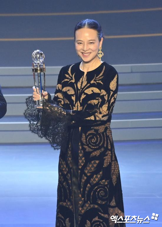 태국축구협회가 지난 23일(한국시간) 공식 홈페이지를 통해 마담 팡 협회장이 시암스포츠에 첫 부채 상환을 위해 축구협회에 2500만바트(약 10억 7400만원)의 사재를 출연해 기부했다고 전했다. 엑스포츠뉴스DB