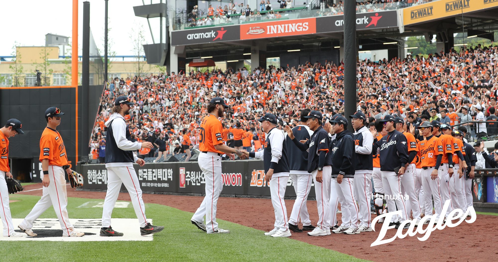 2025 시즌 초반 3위를 달리고 있는 한화 이글스가 오는 29일부터 내달 7일까지 LG 트윈스, KIA 타이거즈, 삼성 라이온즈와 차례로 격돌하는 9연전에서 최소 3위 수성은 물론 선두권 도약을 노린다. 사진 한화 이글스