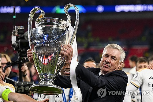 이적시장 전문 기자 파브리치오 로마노가 29일(한국시간) 자신의 사회관계망서비스(SNS)를 통해 안첼로티 감독이 레알 마드리드를 떠나 브라질 축구 국가대표팀 감독으로 부임하는 데 원칙적으로 합의했다고 전했다. 연합뉴스