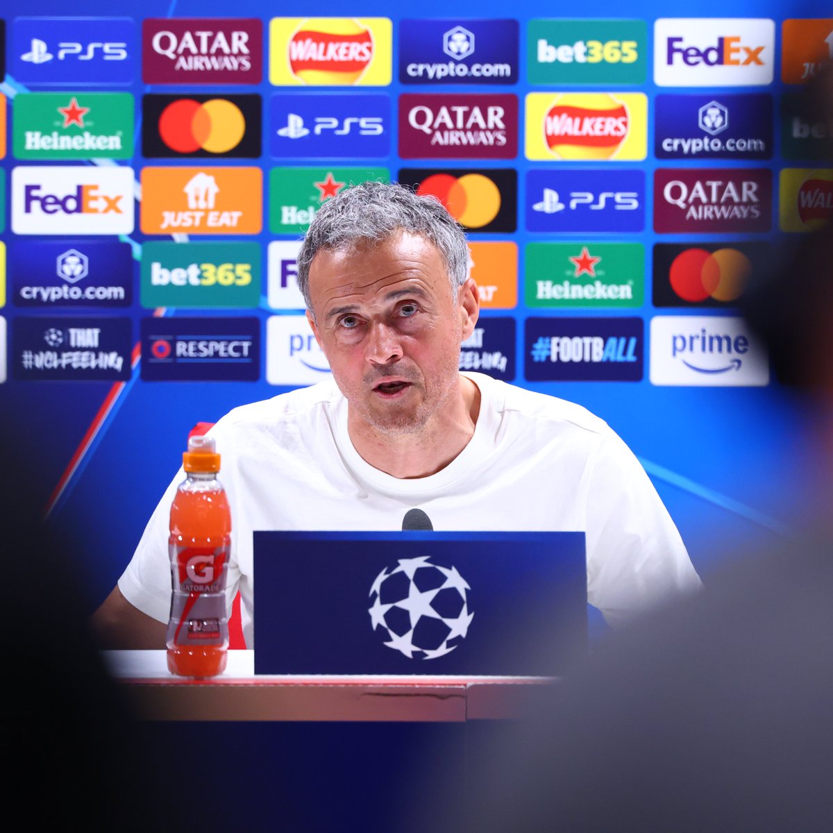 프랑스 유력지 '레키프'가 지난 28일(한국시간) PSG의 아스널 원정 경기에 나설 예상 선발 라인업을 공개했다. 이 라인업에 이강인의 이름은 없다. 루이스 엔리케 감독이 이끄는 PSG는 오는 30일 오전 4시 영국 런던에 있는 에미레이츠 스타디움에서 아스널과 2024-2025시즌 유럽축구연맹(UEFA) 챔피언스리그 준결승 1차전을 치른다. PSG