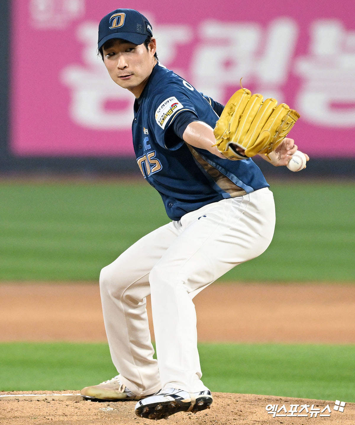 NC 다이노스 투수 이재학이 정규시즌 경기에 등판해 투구하고 있다. 이재학은 팔꿈치 인대 손상으로 4월 30일 수술을 받을 예정이다. 엑스포츠뉴스 DB