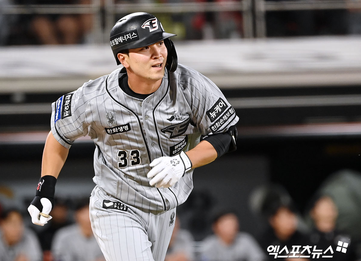 한화 이글스 유로결이 지난해 정규시즌 경기에 출전해 타격 후 1루로 달려 나가고 있다. 엑스포츠뉴스 DB