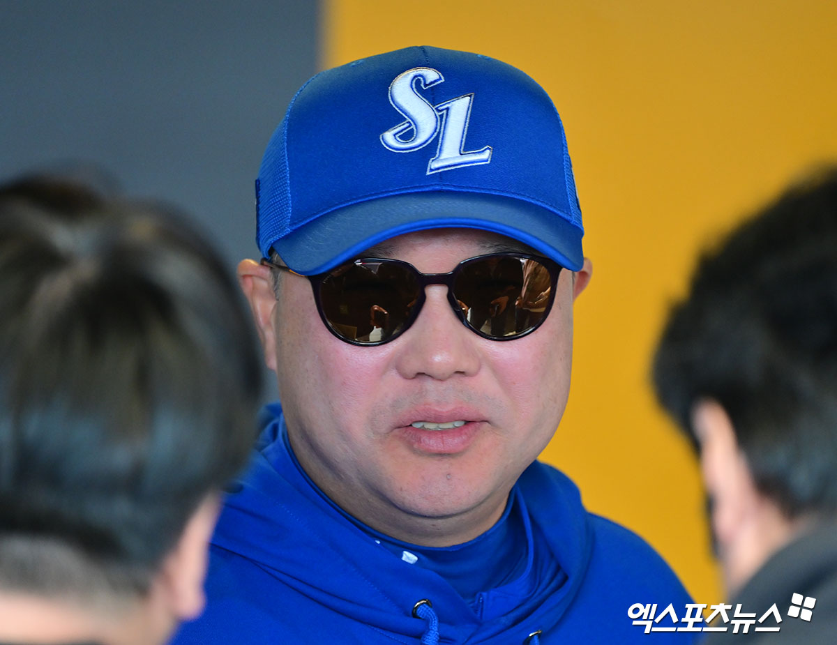 29일 오후 인천SSG랜더스필드에서 열리는 '2025 신한 SOL Bank KBO리그' 삼성 라이온즈와 SSG 랜더스의 경기, 삼성 박진만 감독이 취재진과 대화를 나누고 있다. 인천, 김한준 기자