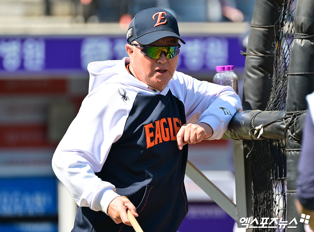 김경문 한화 감독은 29일 대전한화생명볼파크에서 열린 '2025 신한 SOL Bank KBO 리그' LG와 정규시즌 네 번째 맞대결을 앞두고 타자들의 선전을 원했다. 팀은 LG와 직전 3연전에서 3경기 단 1득점에 그치며 침체했다. 엑스포츠뉴스 DB