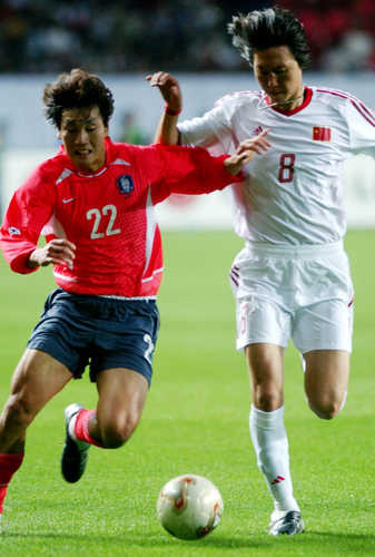 복수의 중국 매체들이 30일(한국시간) 전 중국 축구 국가대표팀 감독인 리 티에가 중국 법원으로부터 1심에서 받은 징역 20년형이 확정됐다고 보도했다. 연합뉴스