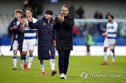 양민혁을 영국 무대 데뷔로 이끈 퀸즈파크 레인저스(QPR) 마르티 시푸엔테스 감독이 팀을 떠났다.   QPR이 30일(한국시간) 공식 홈페이지를 통해 마르티 시푸엔테스 감독을 경질했다고 발표했다.연합뉴스