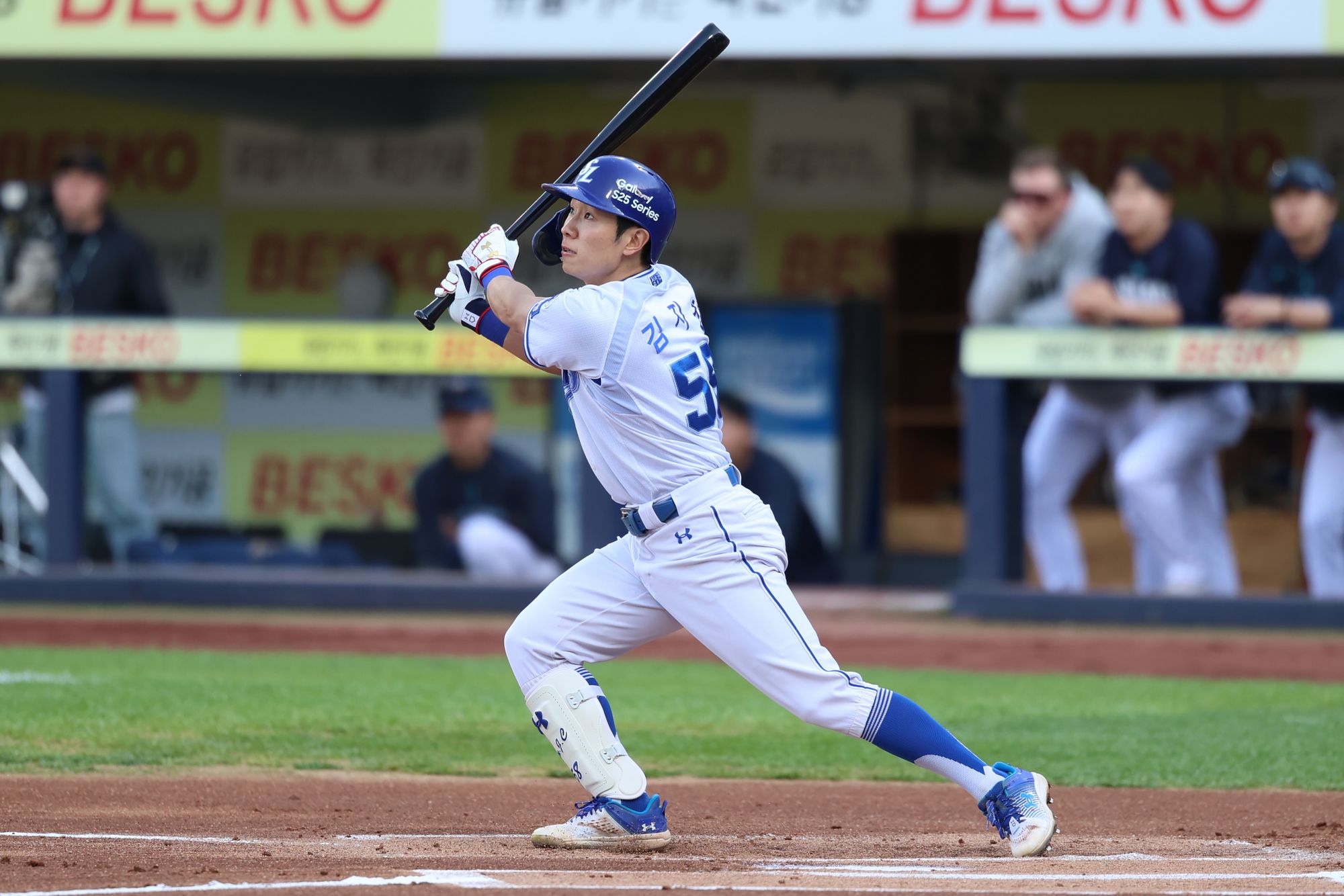 김지찬은 29일 인천 SSG랜더스필드에서 열린 2025 신한 SOL Bank KBO리그 삼성 라이온즈와 SSG 랜더스의 경기, 중견수 겸 1번타자로 선발 출전했으나 1회 첫 타석에서 땅볼을 기록한 뒤 햄스트링 통증으로 교체, 30일 1군 엔트리에서 말소됐다. 삼성 라이온즈