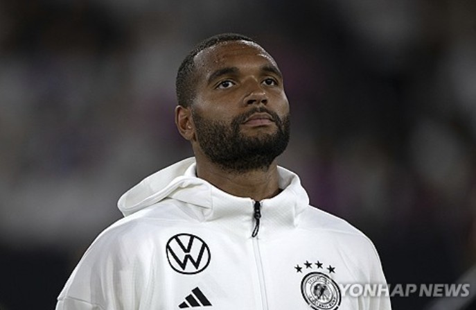 유럽 축구 이적시장 전문가 파브리치오 로마노는 30일(한국시간) 자신의 사회관계망서비스(SNS)를 통해 독점으로 바이에른 뮌헨 센터백 에릭 다이어가 프랑스 리그1 클럽 AS모나코와 계약을 마쳤다고 보도했다. 로마노 기자에 따르면 잉글랜드 수비수 다이어는 다가오는 여름 자유계약(FA) 신분으로 모나코에 합류해 2028년 6월까지 유효한 계획을 체결할 예정이다. 뮌헨은 다이어가 떠나면 요나탄 타(바이엘 레버쿠젠) 영입을 고려하고 있다. 연합뉴스