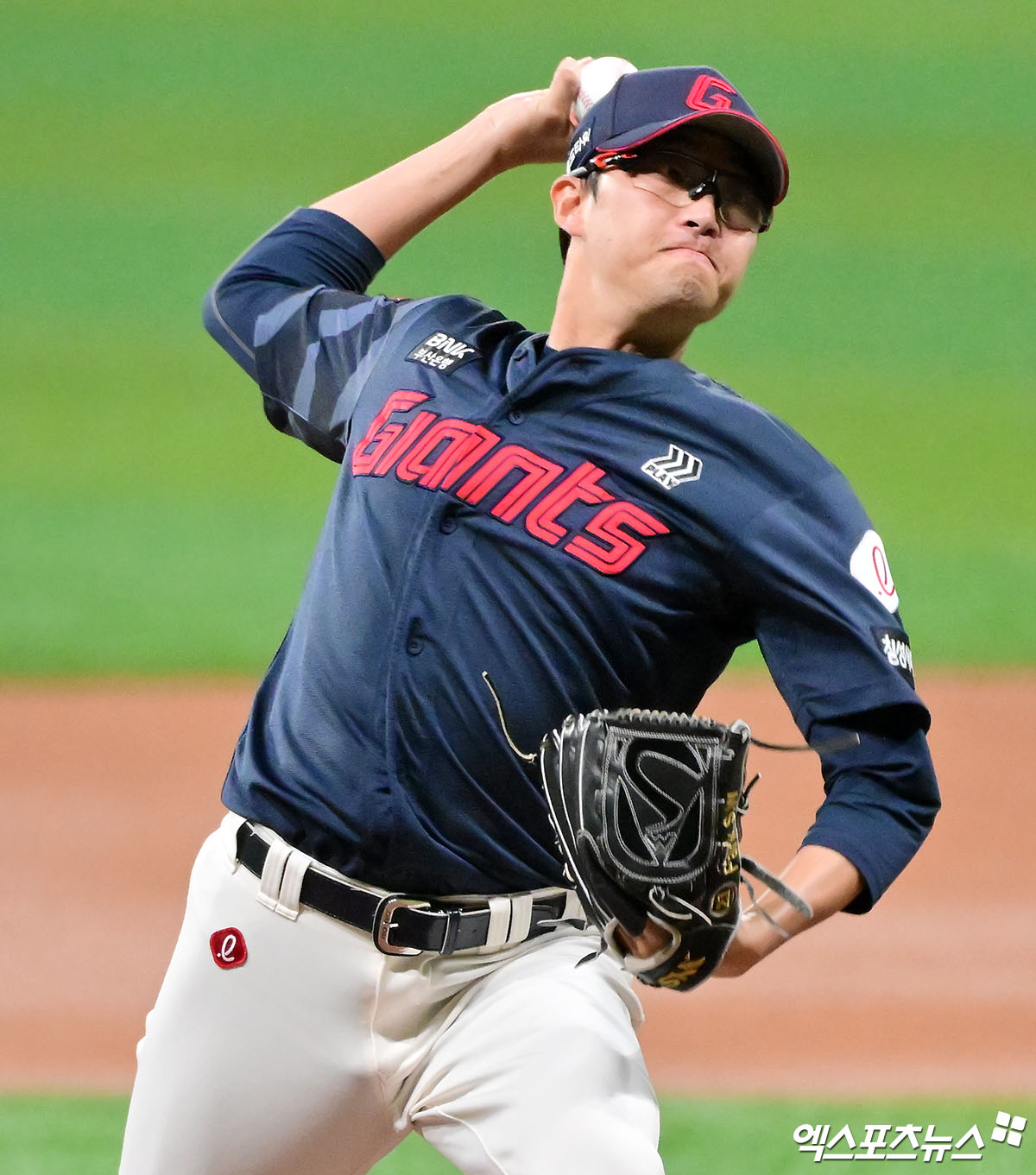 롯데 자이언츠 우완 박세웅이 30일 서울 고척스카이돔에서 열린 2025 신한 SOL Bank KBO리그 키움 히어로즈와의 팀 간 5차전에 선발등판, 5이닝 6피안타 1볼넷 1사구 2탈삼진 3실점(2자책)을 기록, 시즌 6승을 수확했다. 사진 김한준 기자