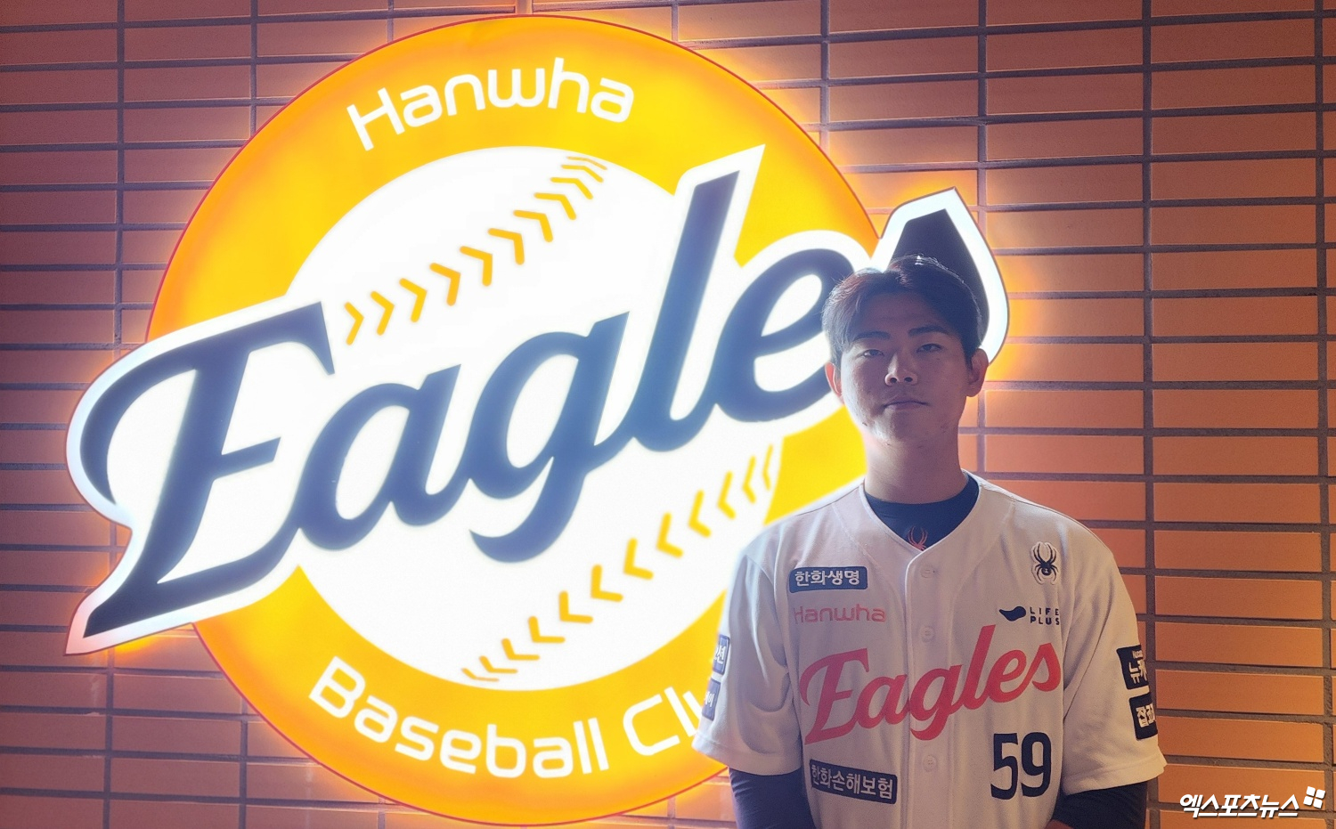 한화 포수 허인서는 30일 대전한화생명볼파크에서 열린 '2025 신한 SOL Bank KBO 리그' LG와 정규시즌 다섯 번째 맞대결에서 8회말 대타로 교체 출전했다. 1타점 2루타로 적시타를 쳐내며 생애 첫 타점을 올렸다. 대전, 박정현 기자