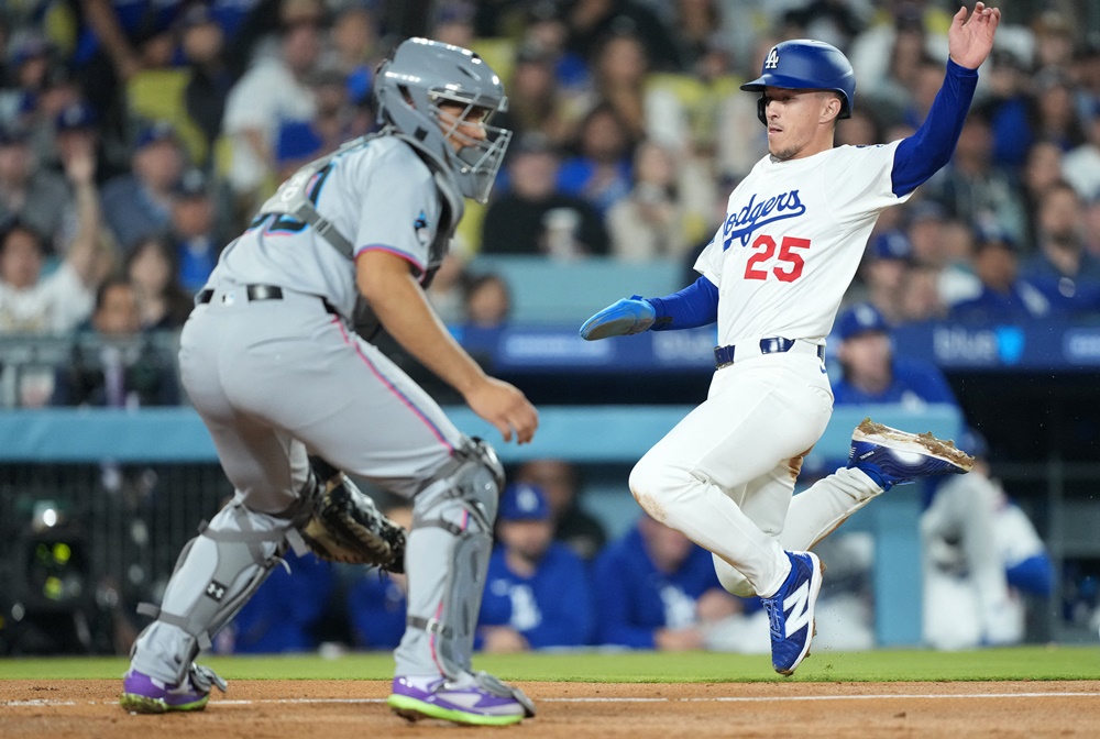 다저스 멀티 플레이어 에드먼(25번)은 올 시즌 팀 내 홈런, 타점 2위 등 맹활약을 이어가고 있다. 내년 3월 열릴 WBC에서 대표팀에 큰 힘이 될 수 있을지 벌써 많은 관심이 쏠린다. 연합뉴스 REUTERS