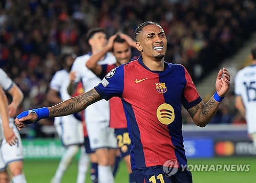 바르셀로나와 인터 밀란이 1일(한국시간) 스페인 바르셀로나에 있는 에스타디 올림픽 류이스 콤파니스에서 열린 2024-2025시즌 유럽축구연맹(UEFA) 챔피언스리그 4강 1차전에서 난타전 끝에 3-3 무승부를 거뒀다. 연합뉴스