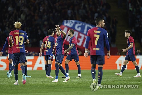 바르셀로나와 인터 밀란이 1일(한국시간) 스페인 바르셀로나에 있는 에스타디 올림픽 류이스 콤파니스에서 열린 2024-2025시즌 유럽축구연맹(UEFA) 챔피언스리그 4강 1차전에서 난타전 끝에 3-3 무승부를 거뒀다. 연합뉴스