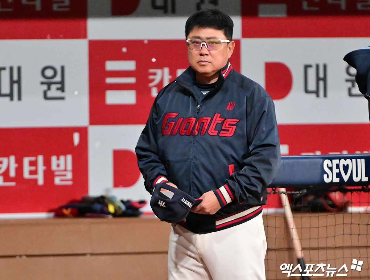 김태형 감독이 이끄는 롯데 자이언츠가 지난 4월 30일 서울 고척 스카이돔에서 열린 키움 히어로즈와의 경기에서 10-9 신승을 거두고 2연승을 질주했다. 사진 김한준 기자