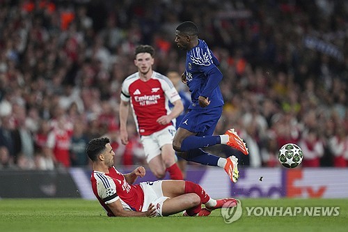 프랑스 유력지 '레키프'가 1일(한국시간) 햄스트링 부상이 의심되는 뎀벨레가 정밀 검사 없이 복귀할 가능성이 크다고 보도했다. 연합뉴스