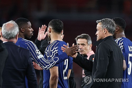 프랑스 유력지 '레키프'가 1일(한국시간) 햄스트링 부상이 의심되는 뎀벨레가 정밀 검사 없이 복귀할 가능성이 크다고 보도했다. 연합뉴스