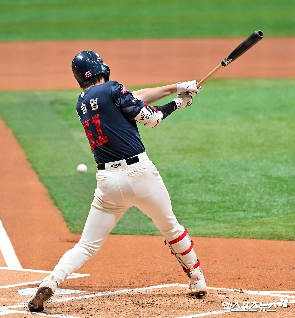 롯데 자이언츠 내야수 나승엽이 1일 서울 고척스카이돔에서 열린 2025 신한 SOL Bank KBO리그 키움 히어로즈와의 팀 간 6차전에서 1회초 결승 2타점 적시타를 기록했다. 사진 김한준 기자