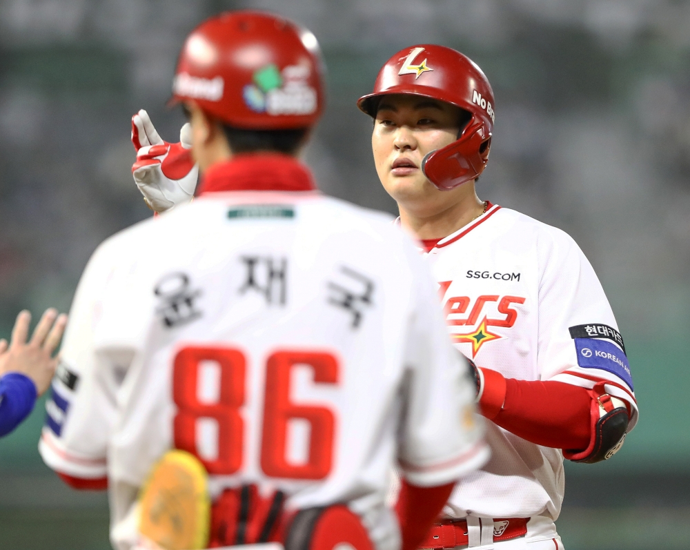 1일 오후 인천SSG랜더스필드에서 열린 '2025 신한 SOL Bank KBO리그' 삼성 라이온즈와 SSG 랜더스의 경기, SSG가 4:1로 승리하면서 3연패 탈출에 성공했다. SSG 고명준은 4타수 2안타 1타점을 기록했다. SSG 랜더스