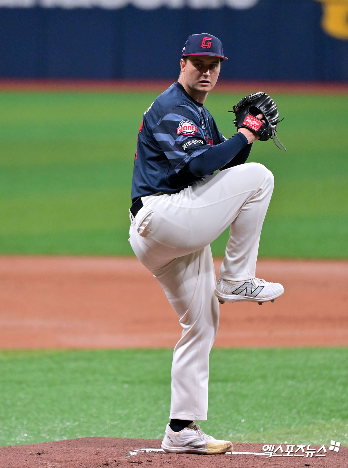 롯데 자이언츠 외국인 투수 터커 데이비슨이 1일 서울 고척스카이돔에서 열린 2025 신한 SOL Bank KBO리그 키움 히어로즈와의 팀 간 6차전에 선발등판, 7이닝 무실점 호투로 팀 3연승을 견인했다. 사진 김한준 기자