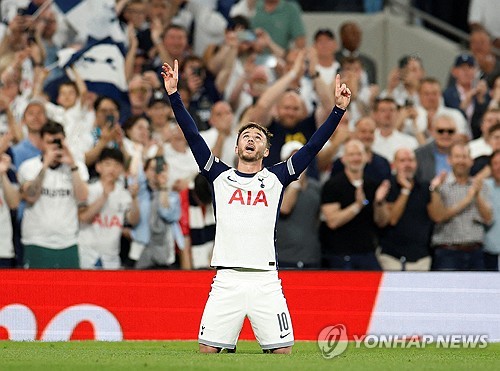 안지 포스테코글루 감독이 이끄는 토트넘이 2일(한국시간) 영국 런던에 있는 토트넘 홋스퍼 스타디움에서 열린 보되글림트(노르뒈이)와의 2024-2025시즌 유럽축구연맹(UEFA) 유로파리그 4강 1차전에서 3-1 완승을 거두며 결승 진출의 초석을 다졌다. 연합뉴스