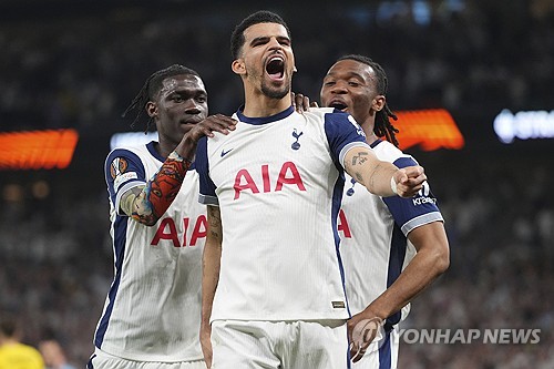 안지 포스테코글루 감독이 이끄는 토트넘이 2일(한국시간) 영국 런던에 있는 토트넘 홋스퍼 스타디움에서 열린 보되글림트(노르뒈이)와의 2024-2025시즌 유럽축구연맹(UEFA) 유로파리그 4강 1차전에서 3-1 완승을 거두며 결승 진출의 초석을 다졌다. 연합뉴스