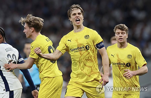 안지 포스테코글루 감독이 이끄는 토트넘이 2일(한국시간) 영국 런던에 있는 토트넘 홋스퍼 스타디움에서 열린 보되글림트(노르뒈이)와의 2024-2025시즌 유럽축구연맹(UEFA) 유로파리그 4강 1차전에서 3-1 완승을 거두며 결승 진출의 초석을 다졌다. 연합뉴스