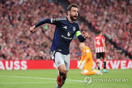 후벵 아모림 감독이 이끄는 맨유가 2일(한국시간) 스페인 빌바오에 있는 산 마메스에서 열린 아틀레틱 클루브 빌바오와의 2024-2025시즌 유럽축구연맹(UEFA) 유로파리그 4강 1차전에서 3-0 완승을 거뒀다. 브루누 페르난데스는 멀티 골을 넣으며 팀 승리의 일등공신이 됐다. 연합뉴스