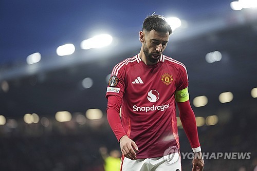 후벵 아모림 감독이 이끄는 맨유가 2일(한국시간) 스페인 빌바오에 있는 산 마메스에서 열린 아틀레틱 클루브 빌바오와의 2024-2025시즌 유럽축구연맹(UEFA) 유로파리그 4강 1차전에서 3-0 완승을 거뒀다. 브루누 페르난데스는 멀티 골을 넣으며 팀 승리의 일등공신이 됐다. 연합뉴스