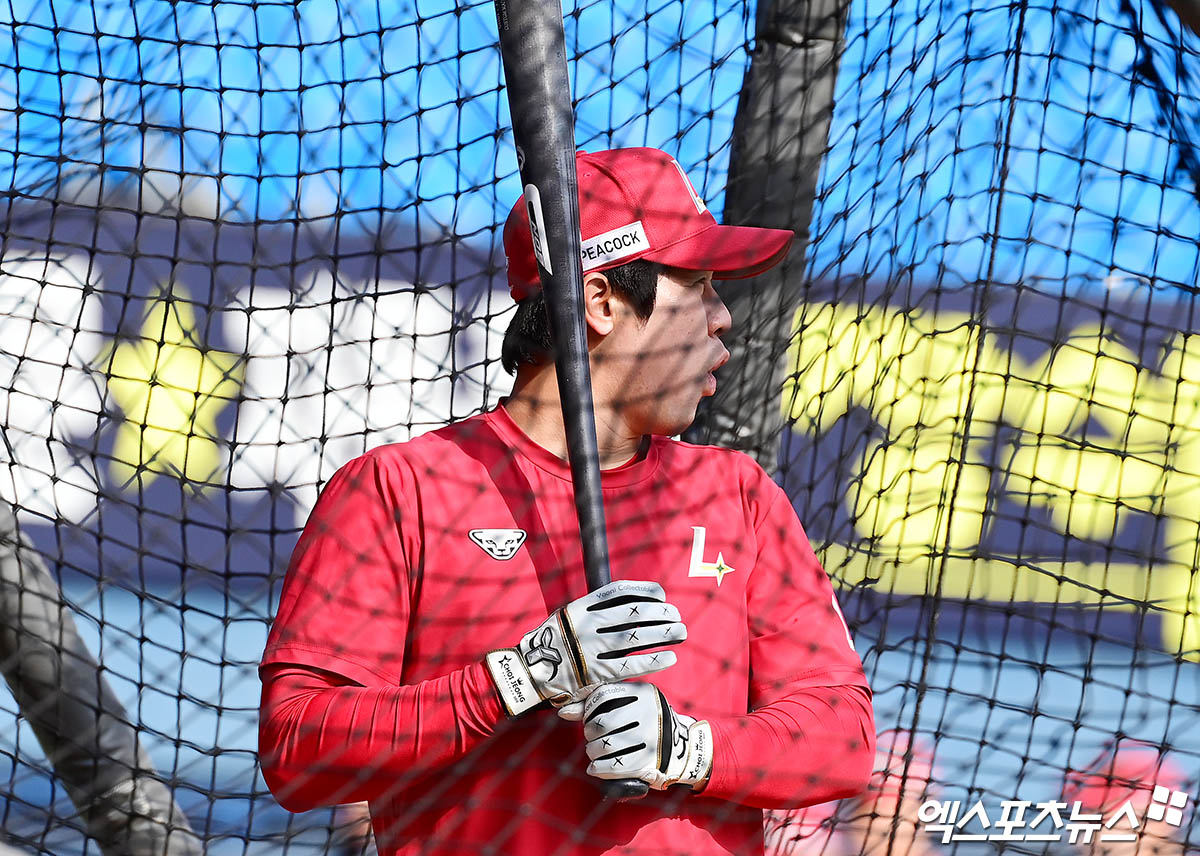 2일 오후 서울 잠실야구장에서 열리는 '2025 신한 SOL Bank KBO리그' SSG 랜더스와 LG 트윈스의 경기에 앞서 SSG 최정이 타격 훈련에 임하고 있다. 잠실, 박지영 기자