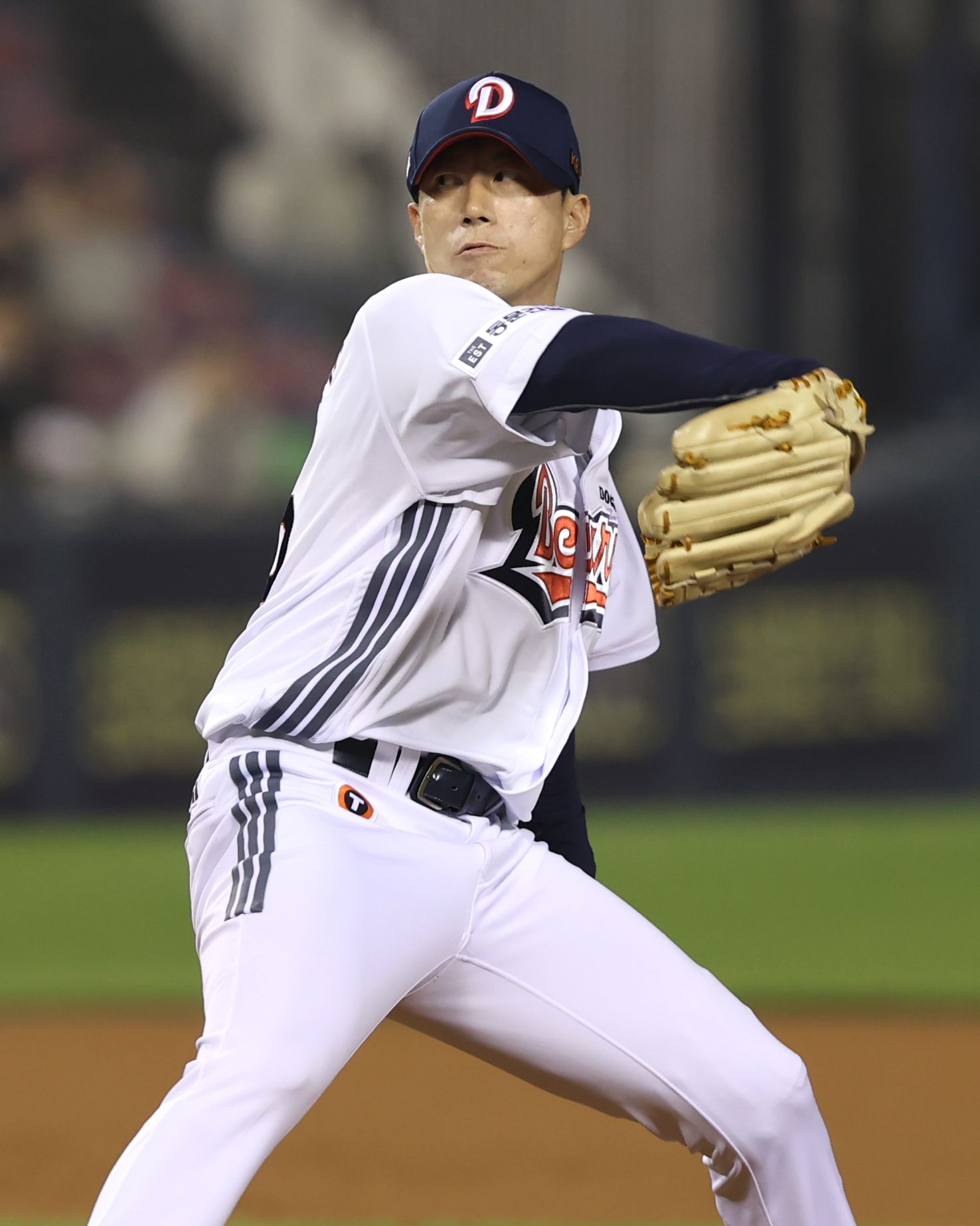 두산 베어스 고효준이 지난 1일 잠실 KT 위즈전에 구원 등판해 투구하고 있다. 두산 베어스