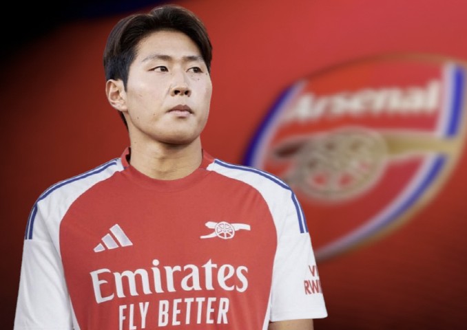 한국 축구의 '뉴 에이스' 이강인이 소속팀 파리 생제르맹(PSG)에서 이적 허락을 받은 것으로 알려져 귀추가 주목된다. 프랑스 매체 중 한 곳은 이강인의 행선지로 아스널을 콕 찍어 거론했다. 신문은 지난 2일 'PSG가 이강인의 이적 제안을 수용할 준비가 되어 있으며, 시즌 종료 후 선수 측과 구단이 향후 진로에 대해 협의할 예정'이라고 보도했다. 매체는 PSG 선수 4명의 거취를 진단했는데 이 중 이강인만 판매 가능한 선수로 분류했다. 다른 매체 '파리 알레'는 이강인 행선지 후보 중에 아스널이 있다고 했다.