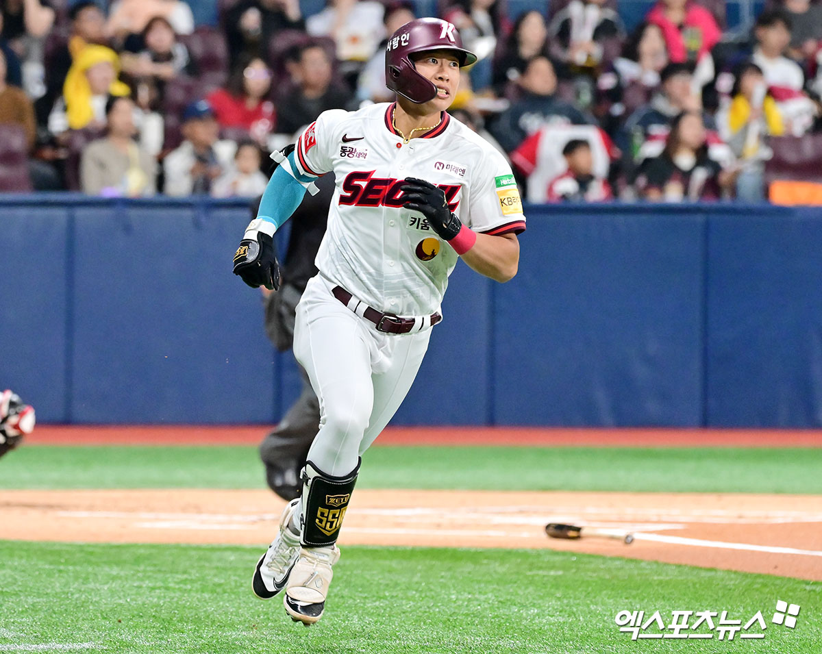 키움 히어로즈 캡틴 송성문이 지난 3일 KT 위즈전까지 27연속 도루에 성공, 이종범 현 KT 코치가 1997년 기록한 29연속 도루 성공에 도전할 수 있게 됐다. 사진 엑스포츠뉴스 DB