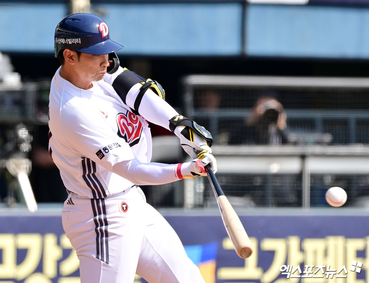 두산 베어스 강승호가 경기에 출전해 타격하고 있다. 엑스포츠뉴스 DB