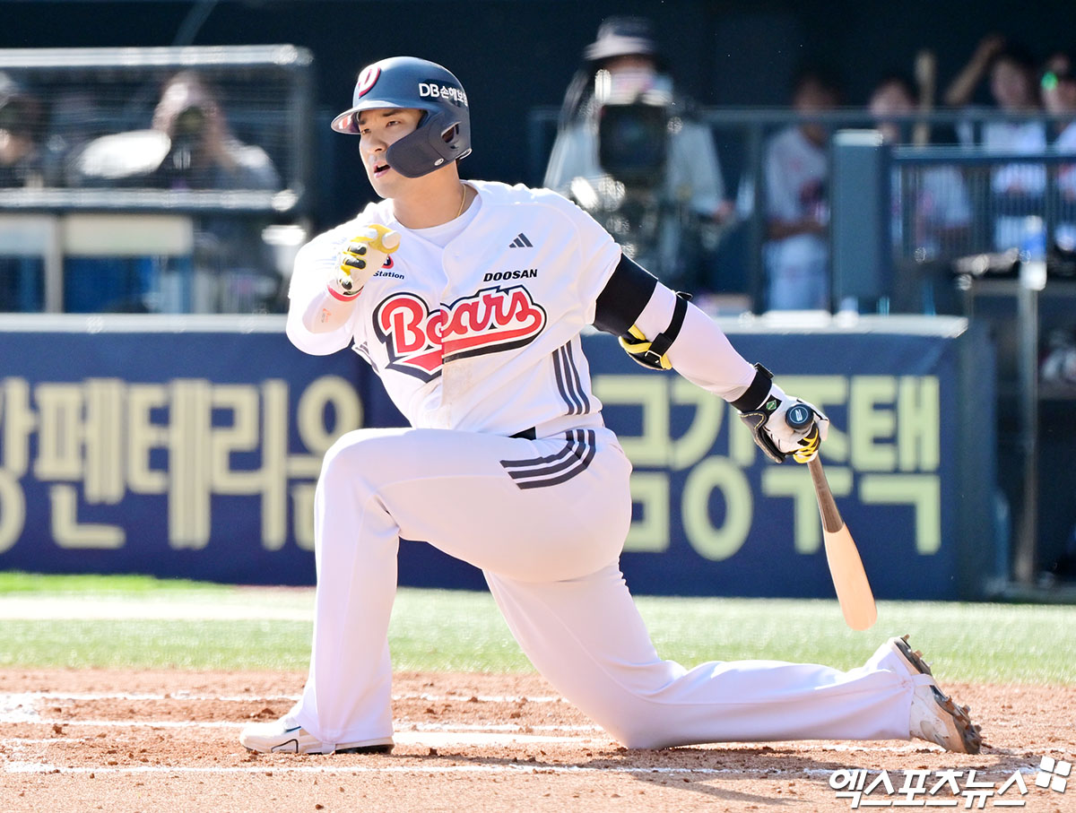 두산 베어스 강승호가 경기에 출전해 타격하고 있다. 엑스포츠뉴스 DB