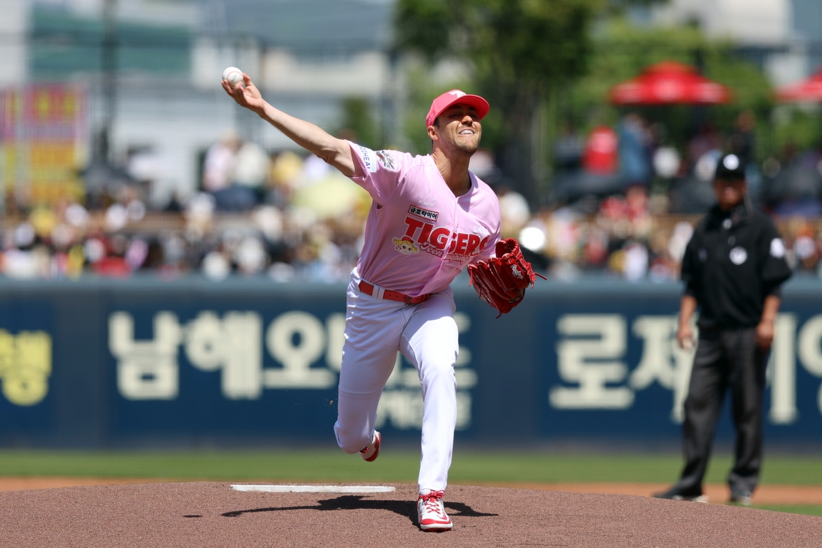 4일 광주-KIA챔피언스필드에서 열린 한화 이글스와 KIA 타이거즈의 경기, KIA는 선발 제임스 네일의 7이닝 10K 1실점 호투에도 1-3 패배를 당하며 3연패에 빠졌다. KIA 타이거즈