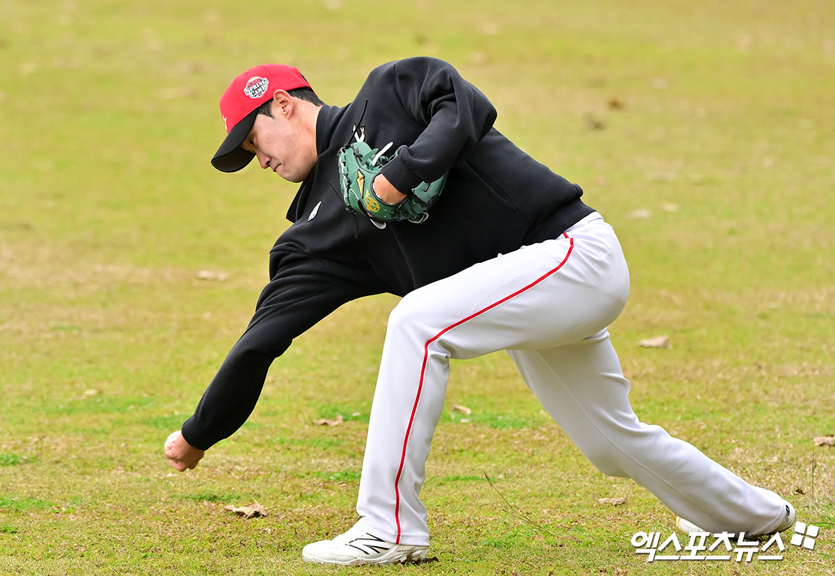 SSG 투수 박종훈은 5일 사직구장에서 열릴 '2025 신한 SOL Bank KBO 리그' 롯데 자이언츠와 주중 3연전 첫 번째 경기를 앞두고 1군 엔트리에서 빠졌다. 퓨처스리그에서 조정 기간을 거칠 예정이다. 엑스포츠뉴스 DB