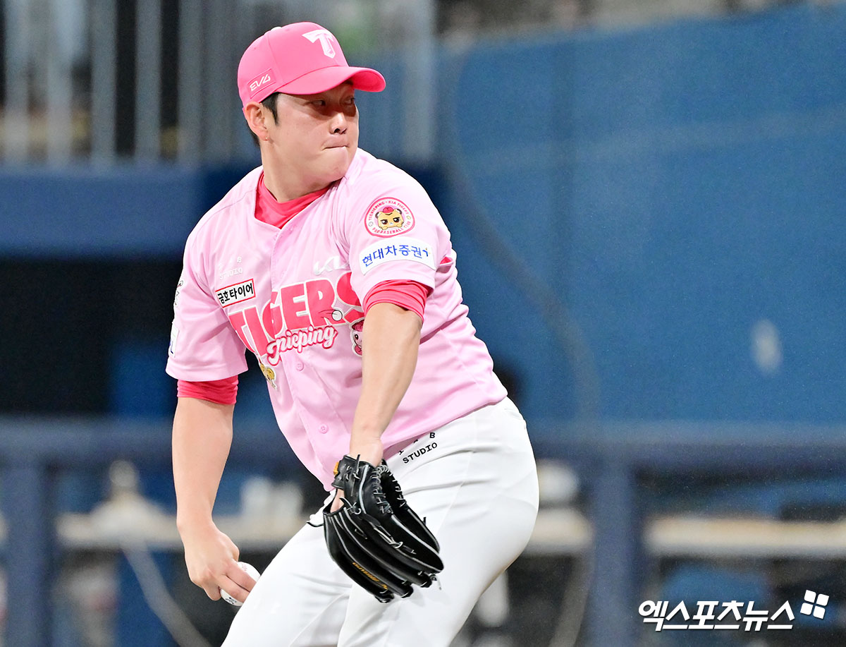 5일 오후 서울 구로구 고척스카이돔에서 열린 '2025 신한 SOL Bank KBO리그' KIA 타이거즈와 키움 히어로즈의 경기, 7회말 KIA 김건국이 공을 힘차게 던지고 있다. 고척, 김한준 기자