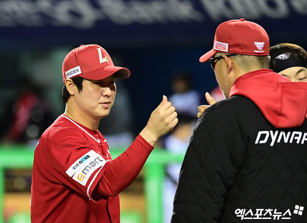 SSG 내야수 최정(왼쪽)은 5일 사직구장에서 열린 '2025 신한 SOL Bank KBO 리그' 롯데와 주중 3연전 첫 번째 경기에서 3번 지명타자로 선발 출전했다. 1회초 결승 3점포를 터트려 공격에 활력을 불어넣었다. 엑스포츠뉴스 DB