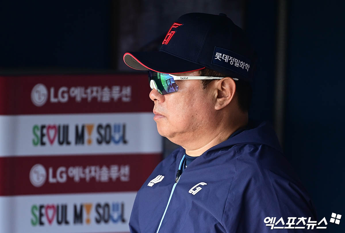 김태형 롯데 감독(사진)은 6일 사직구장에서 열릴 '2025 신한 SOL Bank KBO 리그' SSG와 주중 3연전 두 번째 경기를 앞두고 부상자 속출에 아쉬운 마음을 드러냈다. 팀은 시리즈 첫날(5일) 외국인 투수 찰리 반즈가 왼쪽 견갑 하근 손상으로 이탈했고, 이날 경기를 앞두고는 리드오프 황성빈이 빠졌다. 엑스포츠뉴스 DB