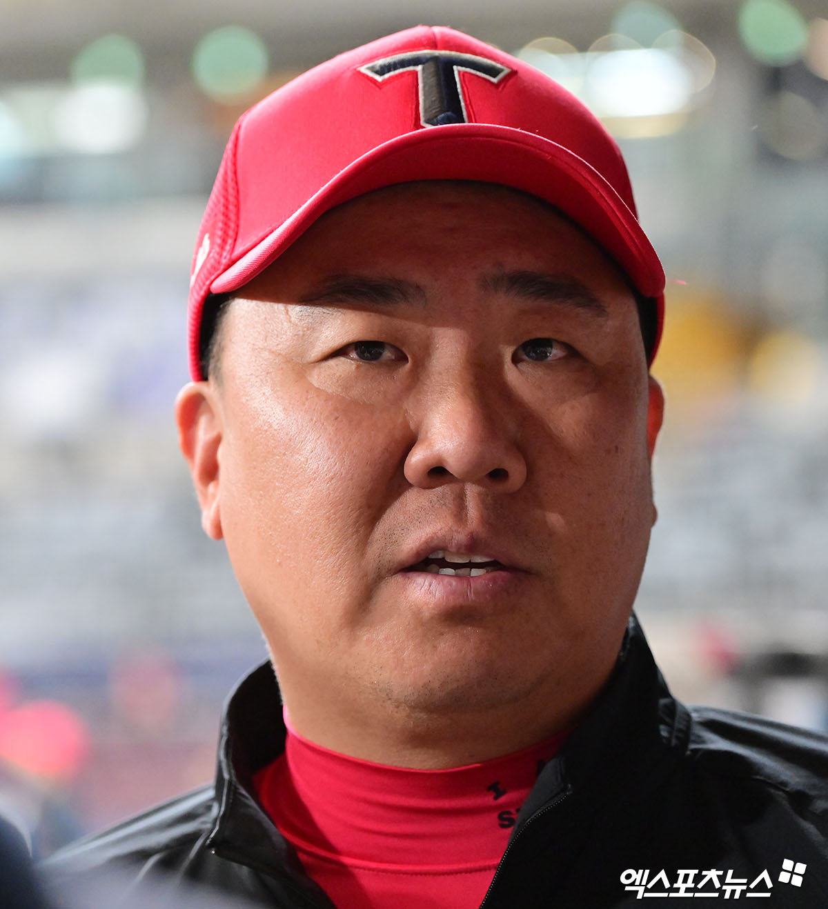 6일 오후 서울 구로구 고척스카이돔에서 열리는 '2025 신한 SOL Bank KBO리그' KIA 타이거즈와 키움 히어로즈의 경기, KIA 이범호 감독이 취재진과 대화를 나누고 있다. 고척, 김한준 기자