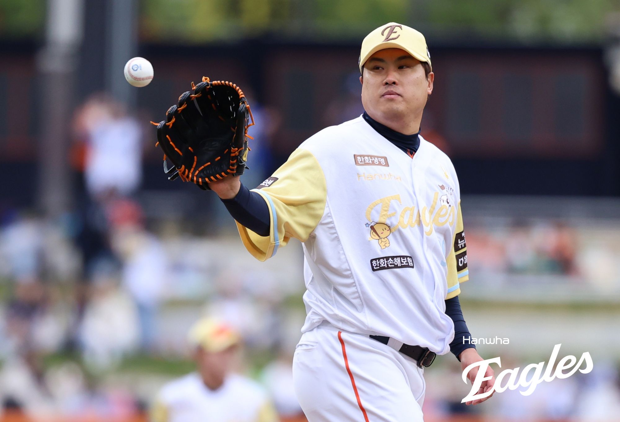 6일 대전 한화생명 볼파크에서 열린 2025 신한 SOL Bank KBO리그 삼성 라이온즈와 한화 이글스의 경기, 한화 선발투수로 등판한 류현진은 5이닝 4피안타 4사사구 6탈삼진 1실점을 기록한 뒤 마운드를 내려갔다. 한화 이글스