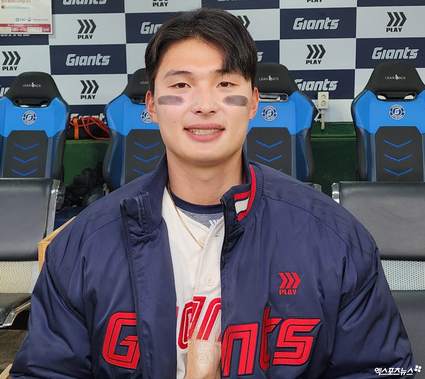 롯데 외야수 윤동희는 6일 사직구장에서 열린 '2025 신한 SOL Bank KBO 리그' SSG와 주중 3연전 두 번째 경기에서 1번타자 중견수로 선발 출전했다. 결승포와 적시타 등으로 활약하며 팀 승리에 보탬이 됐다. 사직, 박정현 기자