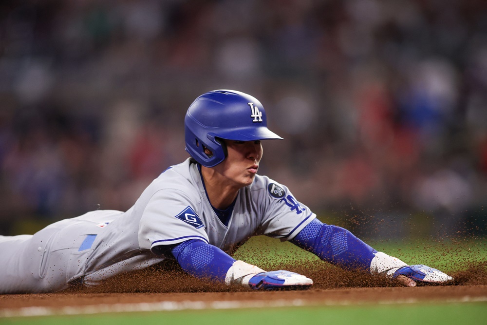 다저스 멀티 플레이어 김혜성은 6일(한국시간) 론디포파크에서 열린 '2025 메이저리그' 마이애미전에서 9번타자 2루수로 선발 출전했다. 이날 생애 첫 빅리그 선발 출전해 최종 성적 4타수 2안타 1타점 1득점 1도루로 7-4 팀 승리에 보탬이 됐다. 연합뉴스 REUTERS